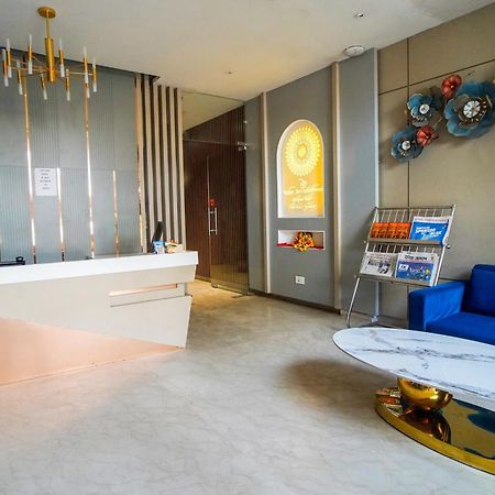 Familia Hotel And Banquets Lakhnau Kültér fotó