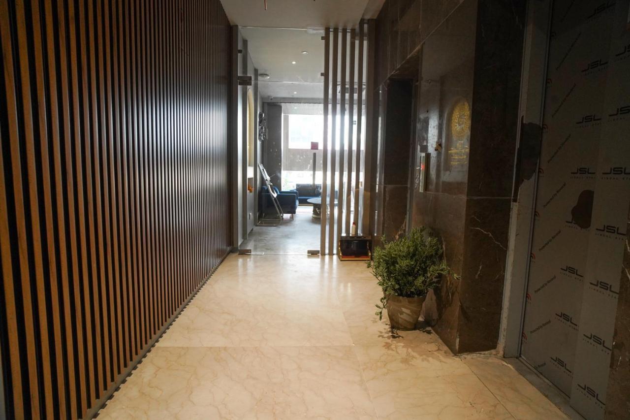 Familia Hotel And Banquets Lakhnau Kültér fotó