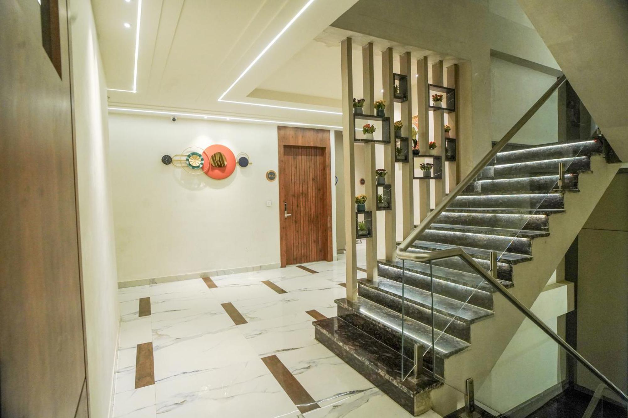 Familia Hotel And Banquets Lakhnau Kültér fotó