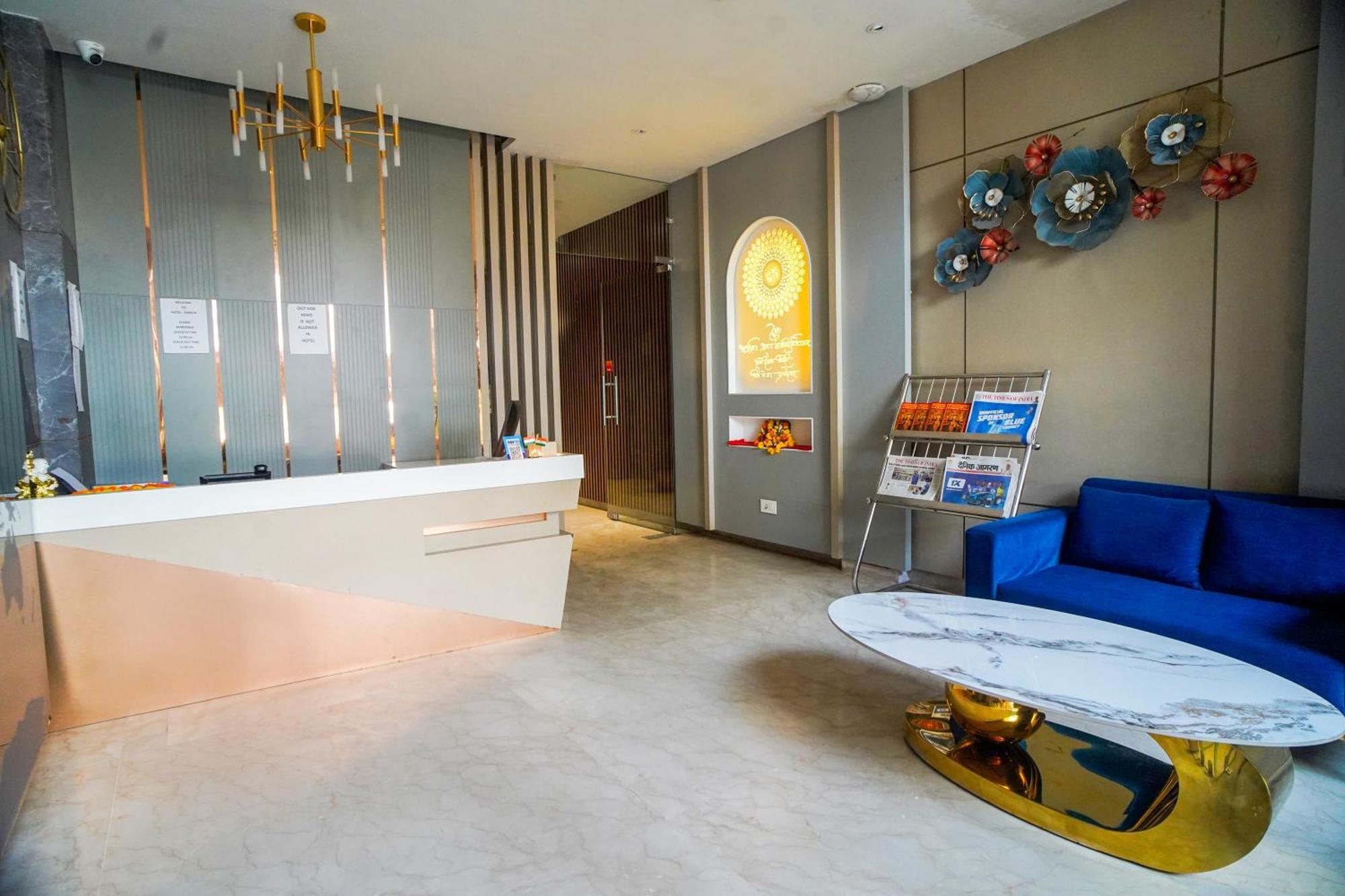 Familia Hotel And Banquets Lakhnau Kültér fotó