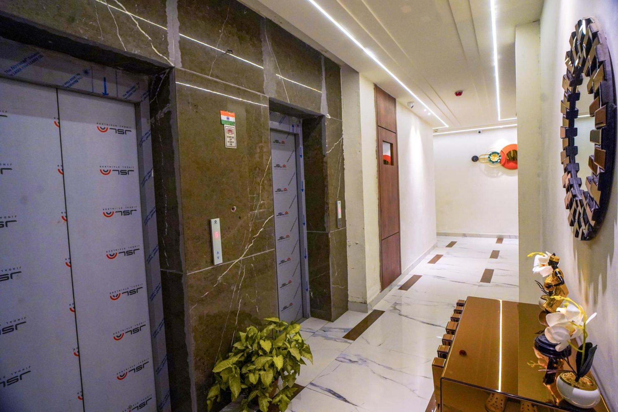Familia Hotel And Banquets Lakhnau Kültér fotó