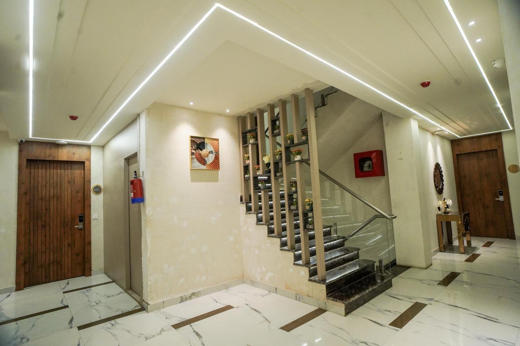 Familia Hotel And Banquets Lakhnau Kültér fotó