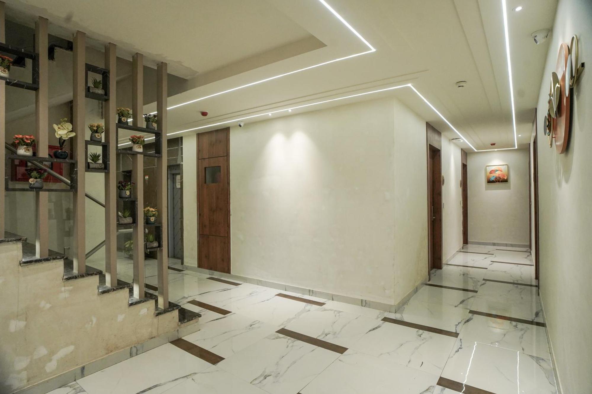 Familia Hotel And Banquets Lakhnau Kültér fotó